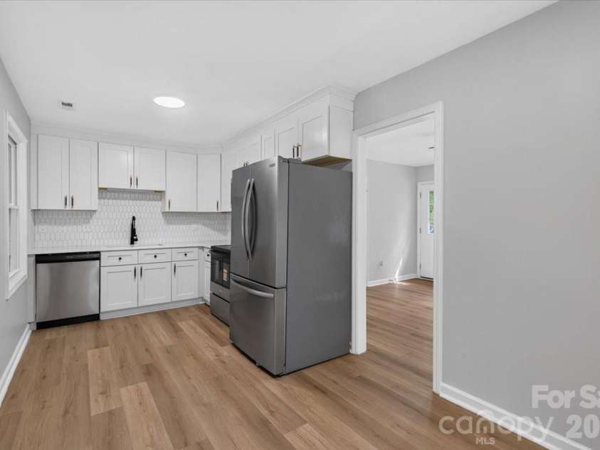 9828 Starwood Drive, Charlotte, NC 28215.  MLS# CAR4418077, YatesRealty ID 31756. 