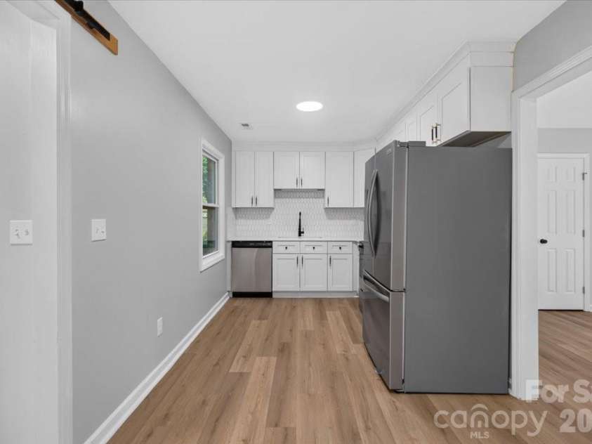 9828 Starwood Drive, Charlotte, NC 28215.  MLS# CAR4418077, YatesRealty ID 31756. 