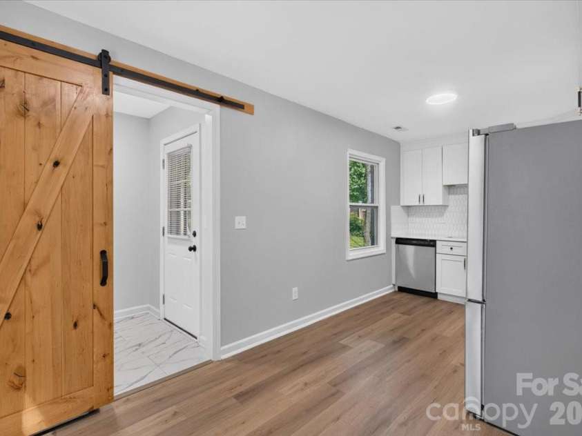 9828 Starwood Drive, Charlotte, NC 28215.  MLS# CAR4418077, YatesRealty ID 31756. 