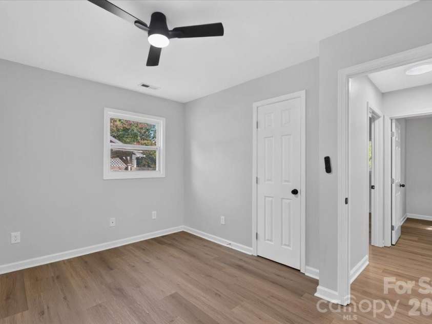 9828 Starwood Drive, Charlotte, NC 28215.  MLS# CAR4418077, YatesRealty ID 31756. 