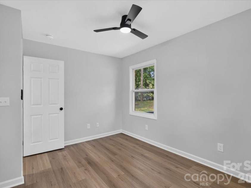 9828 Starwood Drive, Charlotte, NC 28215.  MLS# CAR4418077, YatesRealty ID 31756. 