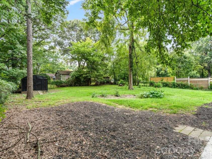 9828 Starwood Drive, Charlotte, NC 28215.  MLS# CAR4418077, YatesRealty ID 31756. 