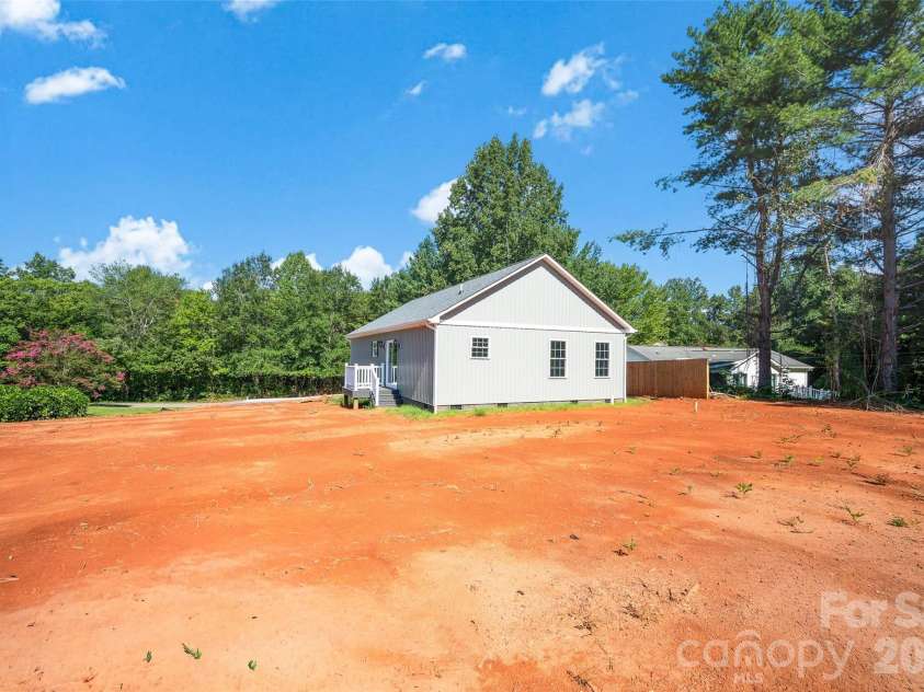 405 Falls Avenue, Granite Falls, NC 28630.  MLS# CAR4418073, YatesRealty ID 31757. 