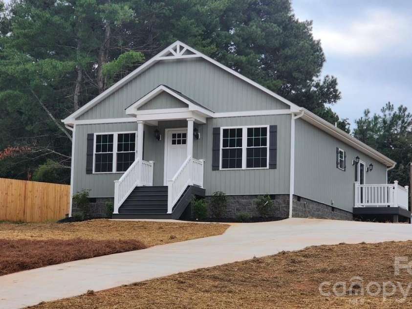 405 Falls Avenue, Granite Falls, NC 28630.  MLS# CAR4418073, YatesRealty ID 31757. 