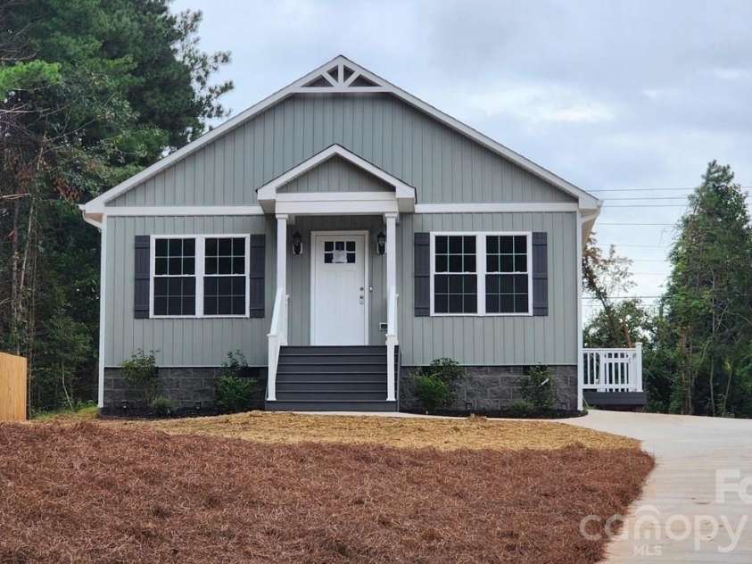 405 Falls Avenue, Granite Falls, NC 28630.  MLS# CAR4418073, YatesRealty ID 31757. 