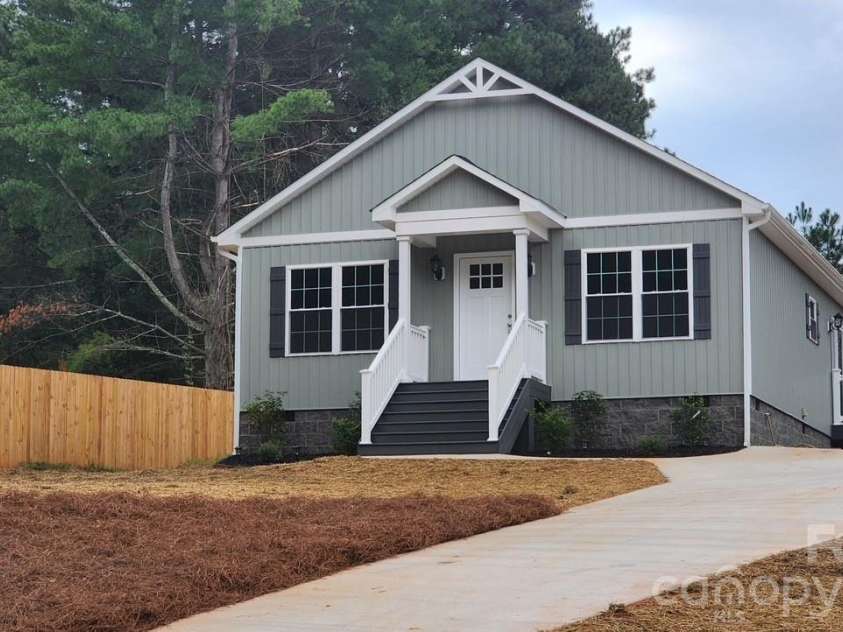 405 Falls Avenue, Granite Falls, NC 28630.  MLS# CAR4418073, YatesRealty ID 31757. 