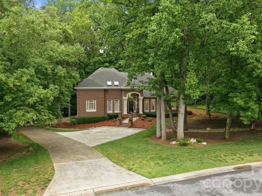5424 Amanda Lane, Belmont, NC 28012.  MLS# CAR4383448, YatesRealty ID 31758. 