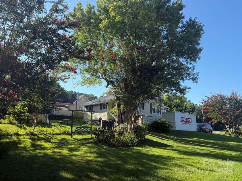 17 3rd Street, Marion, NC 28752.  MLS# CAR4285821, YatesRealty ID 31759. 