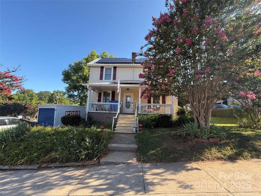 17 3rd Street, Marion, NC 28752.  MLS# CAR4285821, YatesRealty ID 31759. 