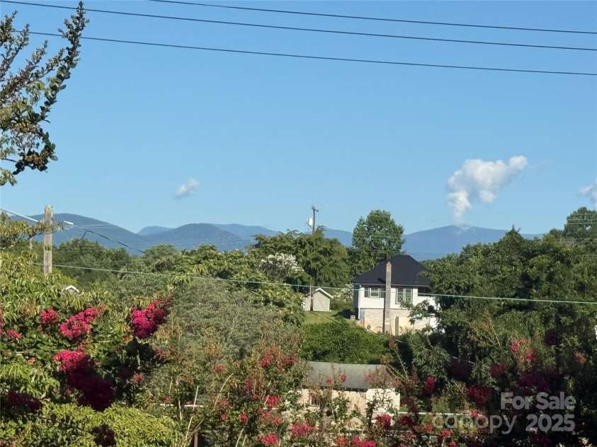 17 3rd Street, Marion, NC 28752.  MLS# CAR4285821, YatesRealty ID 31759. 