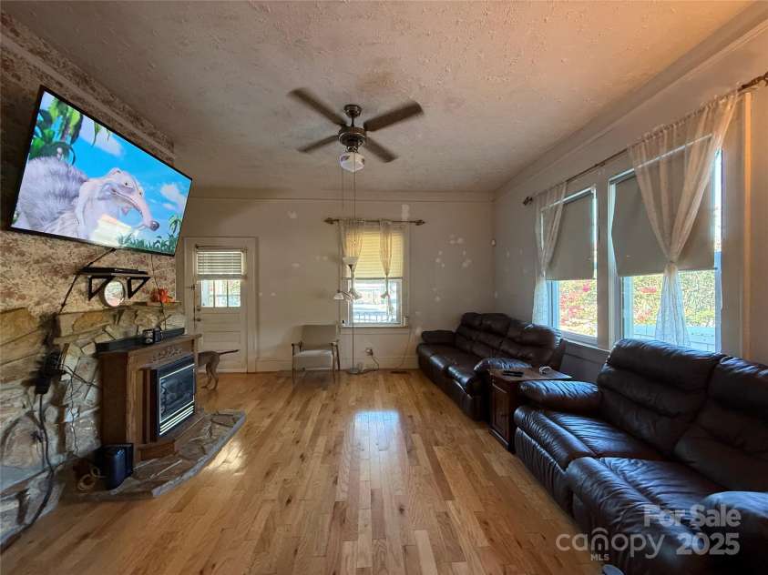 17 3rd Street, Marion, NC 28752.  MLS# CAR4285821, YatesRealty ID 31759. 