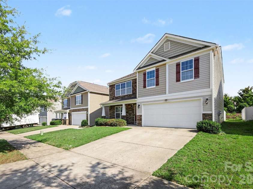 7012 Palatine Lane, Charlotte, NC 28214.  MLS# CAR4389358, YatesRealty ID 31759. 