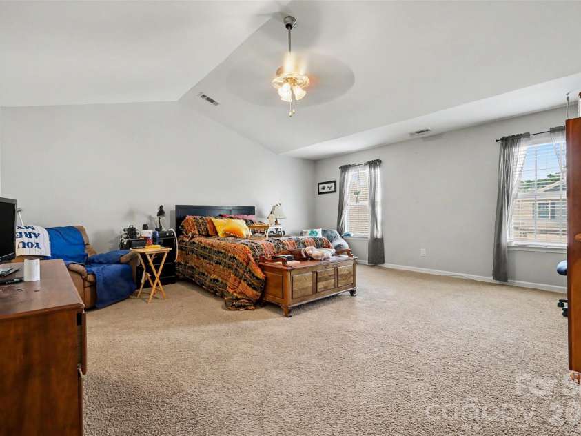 7012 Palatine Lane, Charlotte, NC 28214.  MLS# CAR4389358, YatesRealty ID 31759. 