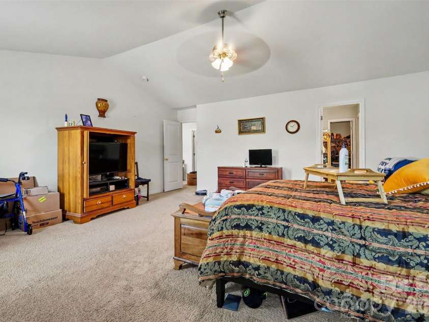 7012 Palatine Lane, Charlotte, NC 28214.  MLS# CAR4389358, YatesRealty ID 31759. 