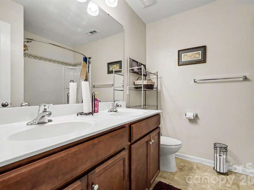 7012 Palatine Lane, Charlotte, NC 28214.  MLS# CAR4389358, YatesRealty ID 31759. 