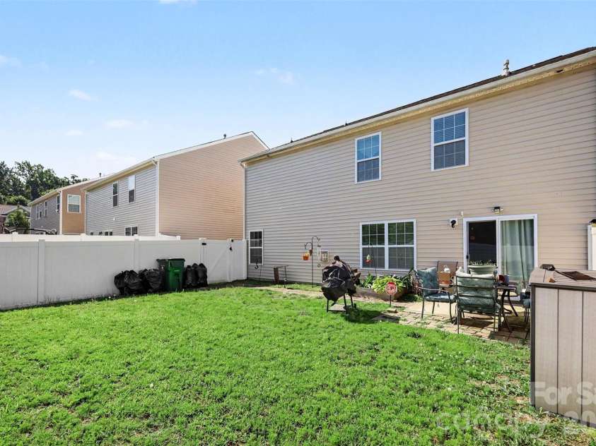 7012 Palatine Lane, Charlotte, NC 28214.  MLS# CAR4389358, YatesRealty ID 31759. 