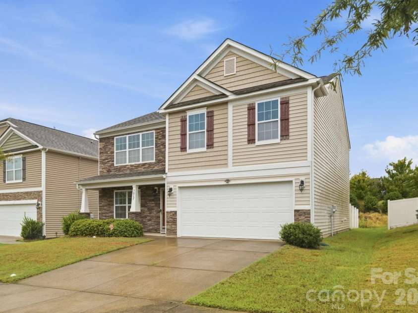 7012 Palatine Lane, Charlotte, NC 28214.  MLS# CAR4426582, YatesRealty ID 31759. 