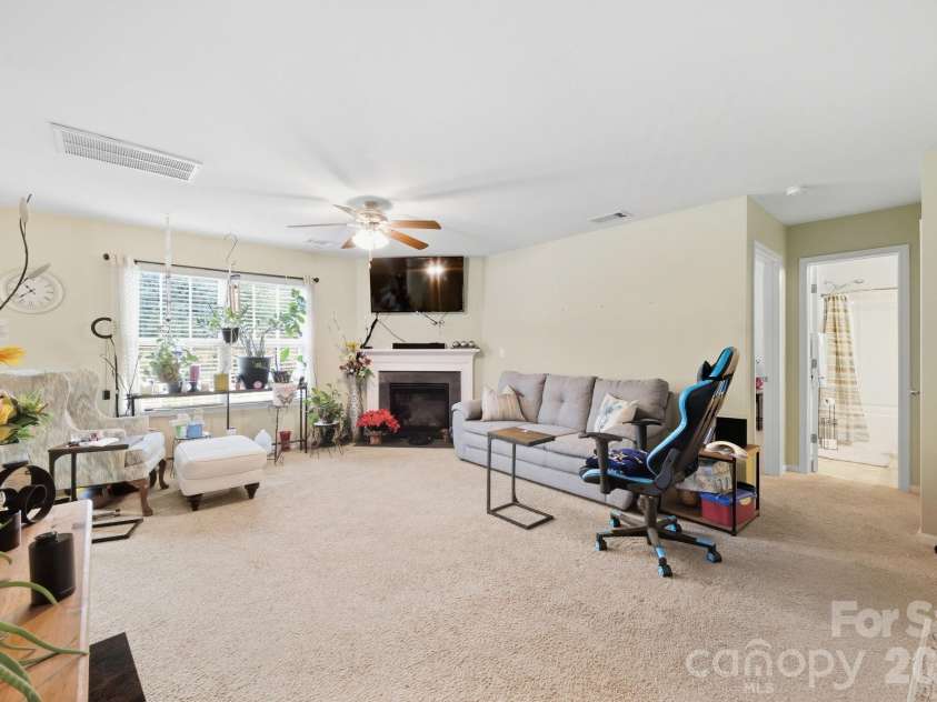 7012 Palatine Lane, Charlotte, NC 28214.  MLS# CAR4426582, YatesRealty ID 31759. 