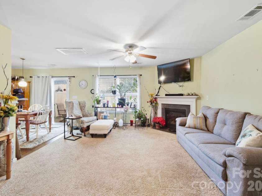 7012 Palatine Lane, Charlotte, NC 28214.  MLS# CAR4426582, YatesRealty ID 31759. 