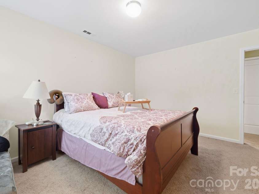 7012 Palatine Lane, Charlotte, NC 28214.  MLS# CAR4426582, YatesRealty ID 31759. 