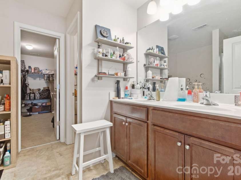7012 Palatine Lane, Charlotte, NC 28214.  MLS# CAR4426582, YatesRealty ID 31759. 