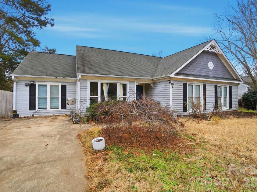 165 Edgewater Drive, Concord, NC 28027.  MLS# CAR4335803, YatesRealty ID 3176. 