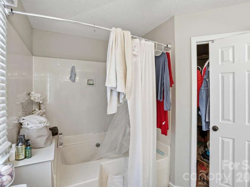 165 Edgewater Drive, Concord, NC 28027.  MLS# CAR4335803, YatesRealty ID 3176. 