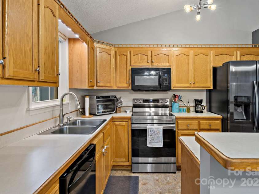 2691 Laurel Pointe Drive, Morganton, NC 28761.  MLS# CAR4232025, YatesRealty ID 3176. 