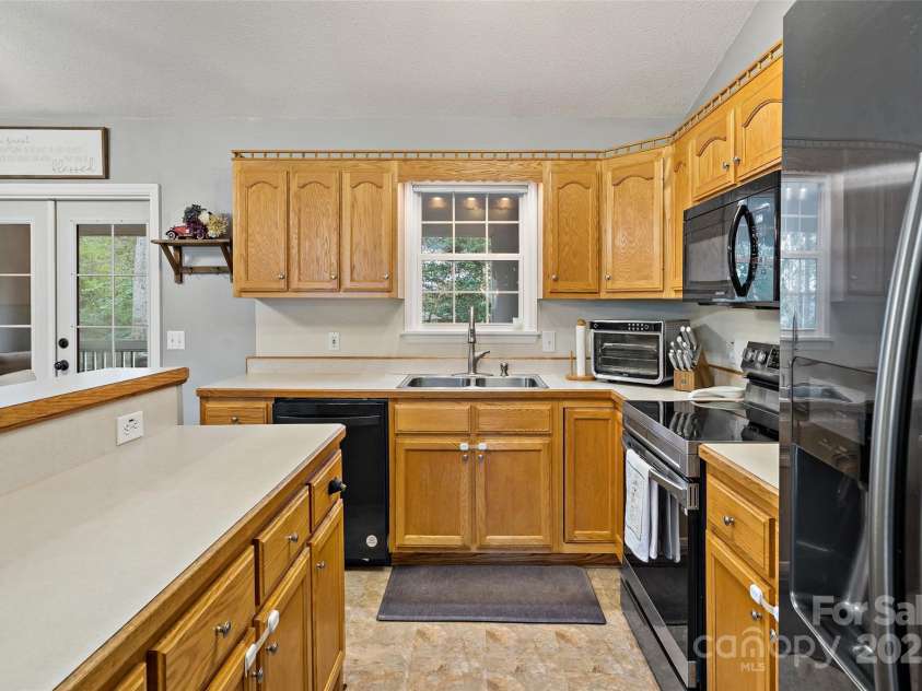 2691 Laurel Pointe Drive, Morganton, NC 28761.  MLS# CAR4232025, YatesRealty ID 3176. 
