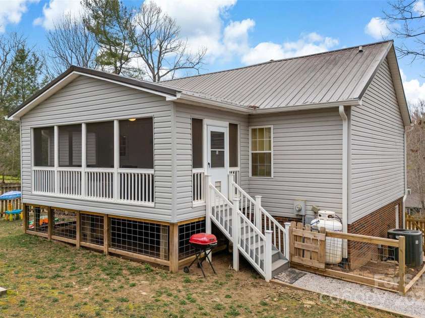 2691 Laurel Pointe Drive, Morganton, NC 28761.  MLS# CAR4232025, YatesRealty ID 3176. 
