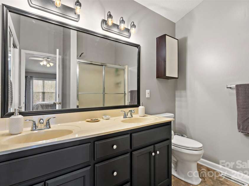 2691 Laurel Pointe Drive, Morganton, NC 28761.  MLS# CAR4232025, YatesRealty ID 3176. Primary Bathroom