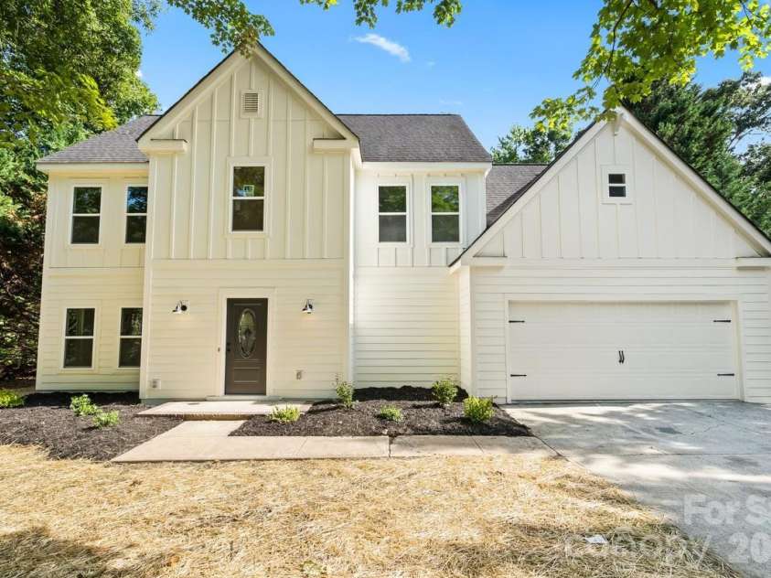 2033 Colony Hill Drive, Charlotte, NC 28214.  MLS# CAR4393068, YatesRealty ID 31760. 