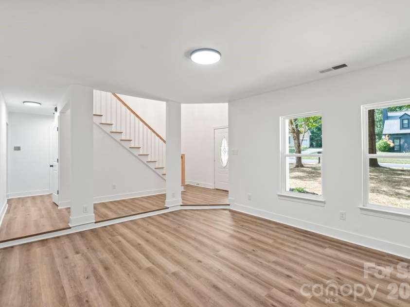2033 Colony Hill Drive, Charlotte, NC 28214.  MLS# CAR4393068, YatesRealty ID 31760. 