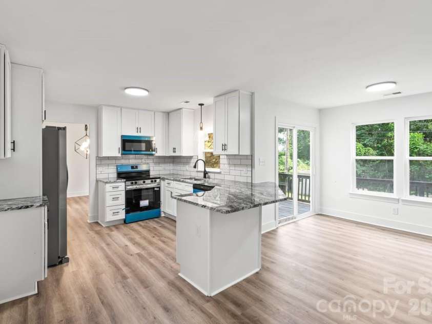 2033 Colony Hill Drive, Charlotte, NC 28214.  MLS# CAR4393068, YatesRealty ID 31760. 