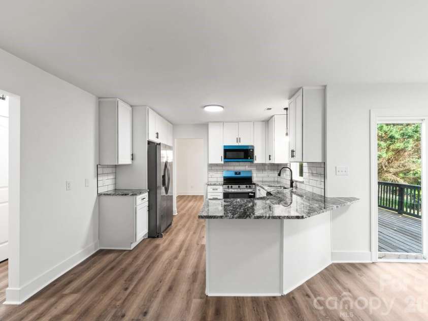 2033 Colony Hill Drive, Charlotte, NC 28214.  MLS# CAR4393068, YatesRealty ID 31760. 