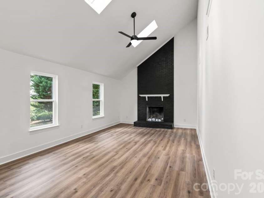 2033 Colony Hill Drive, Charlotte, NC 28214.  MLS# CAR4393068, YatesRealty ID 31760. 