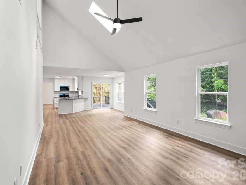 2033 Colony Hill Drive, Charlotte, NC 28214.  MLS# CAR4393068, YatesRealty ID 31760. 