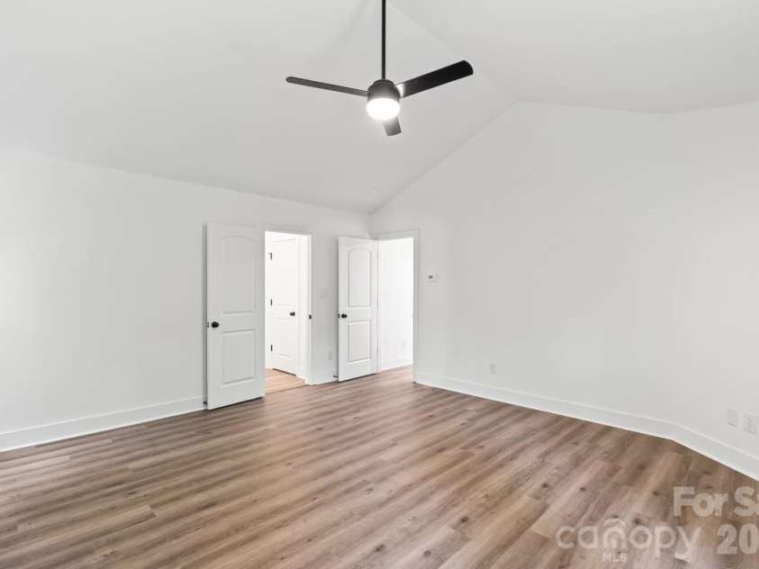 2033 Colony Hill Drive, Charlotte, NC 28214.  MLS# CAR4393068, YatesRealty ID 31760. 