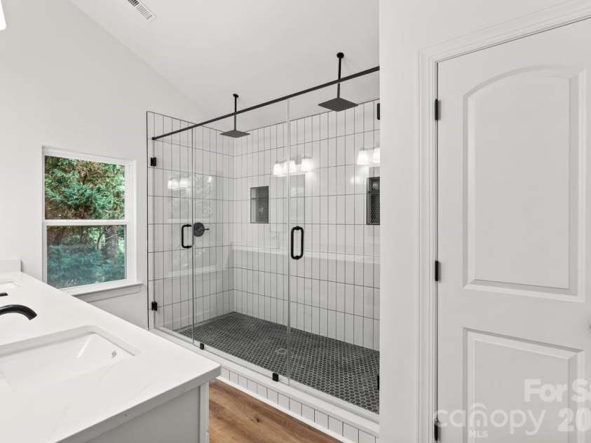 2033 Colony Hill Drive, Charlotte, NC 28214.  MLS# CAR4393068, YatesRealty ID 31760. 
