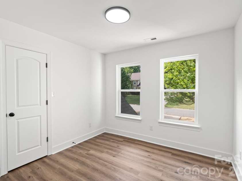 2033 Colony Hill Drive, Charlotte, NC 28214.  MLS# CAR4393068, YatesRealty ID 31760. 