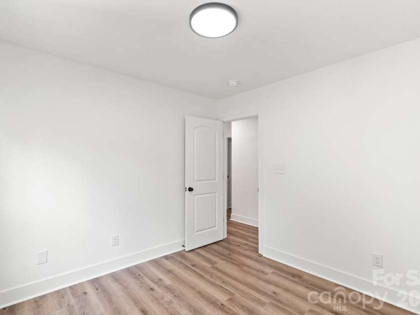 2033 Colony Hill Drive, Charlotte, NC 28214.  MLS# CAR4393068, YatesRealty ID 31760. 