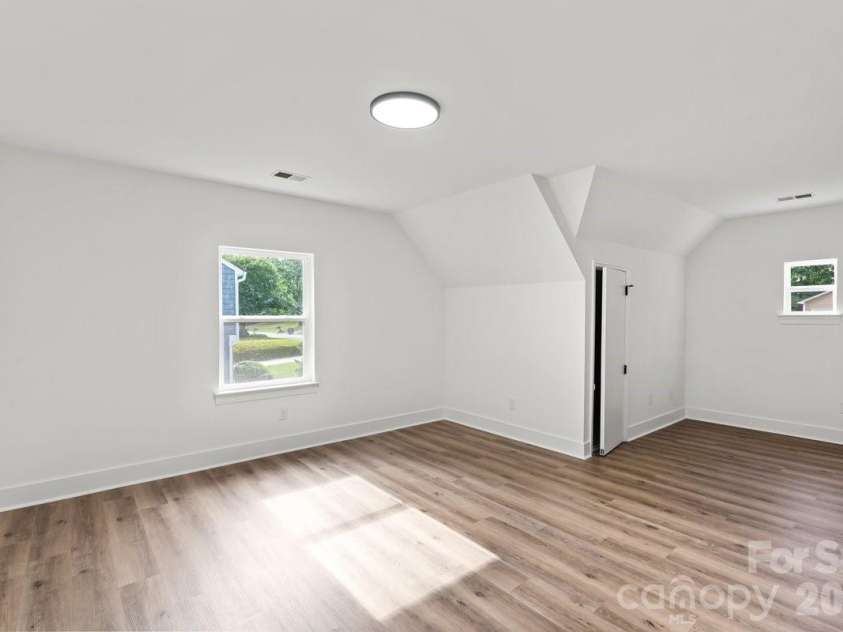 2033 Colony Hill Drive, Charlotte, NC 28214.  MLS# CAR4393068, YatesRealty ID 31760. 