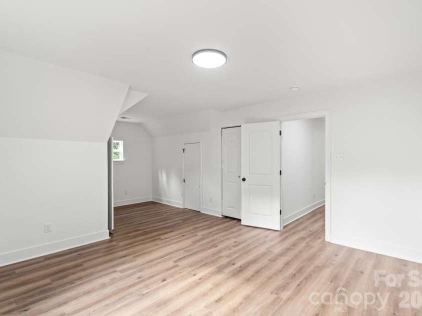 2033 Colony Hill Drive, Charlotte, NC 28214.  MLS# CAR4393068, YatesRealty ID 31760. 
