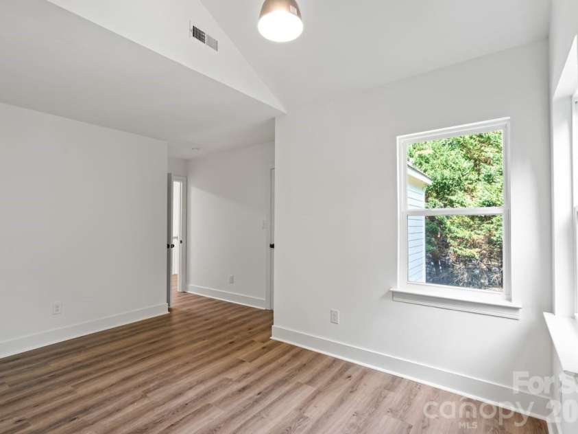 2033 Colony Hill Drive, Charlotte, NC 28214.  MLS# CAR4393068, YatesRealty ID 31760. 