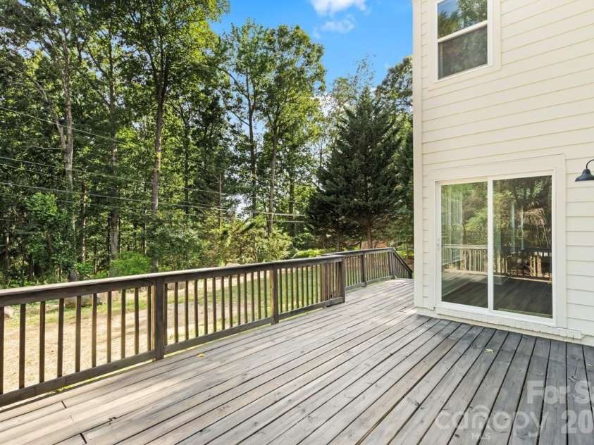 2033 Colony Hill Drive, Charlotte, NC 28214.  MLS# CAR4393068, YatesRealty ID 31760. 