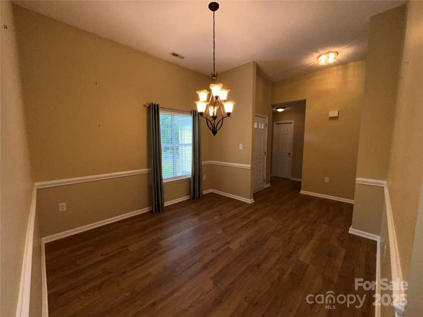 5416 Hedgecrest Place, Charlotte, NC 28269.  MLS# CAR4287168, YatesRealty ID 31760. Dining Room