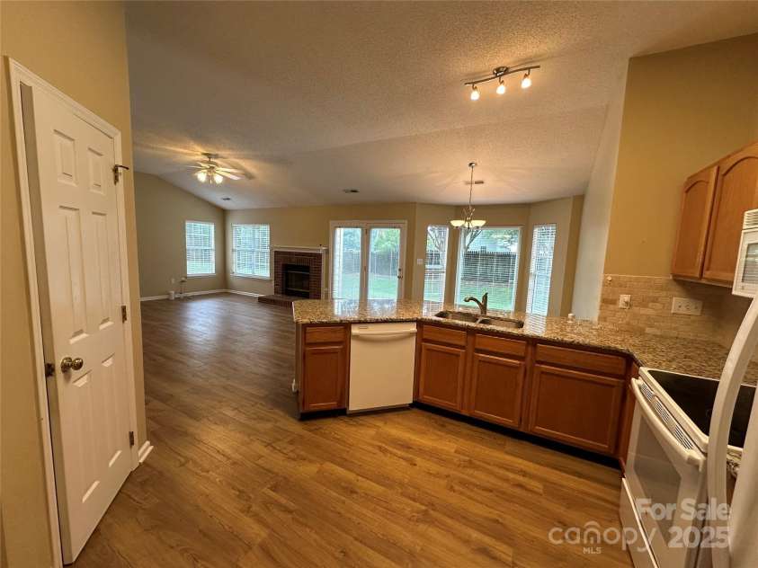 5416 Hedgecrest Place, Charlotte, NC 28269.  MLS# CAR4287168, YatesRealty ID 31760. From Dining Room to Kitchen
