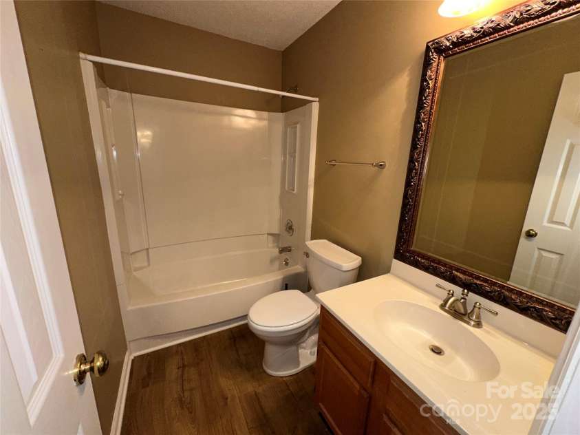 5416 Hedgecrest Place, Charlotte, NC 28269.  MLS# CAR4287168, YatesRealty ID 31760. Full Bath #2