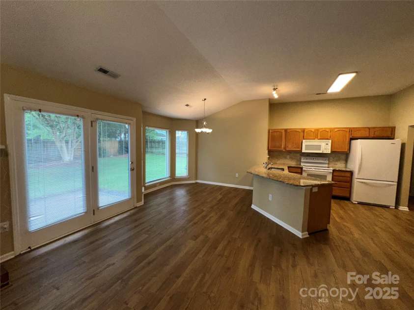 5416 Hedgecrest Place, Charlotte, NC 28269.  MLS# CAR4287168, YatesRealty ID 31760. Great Room view