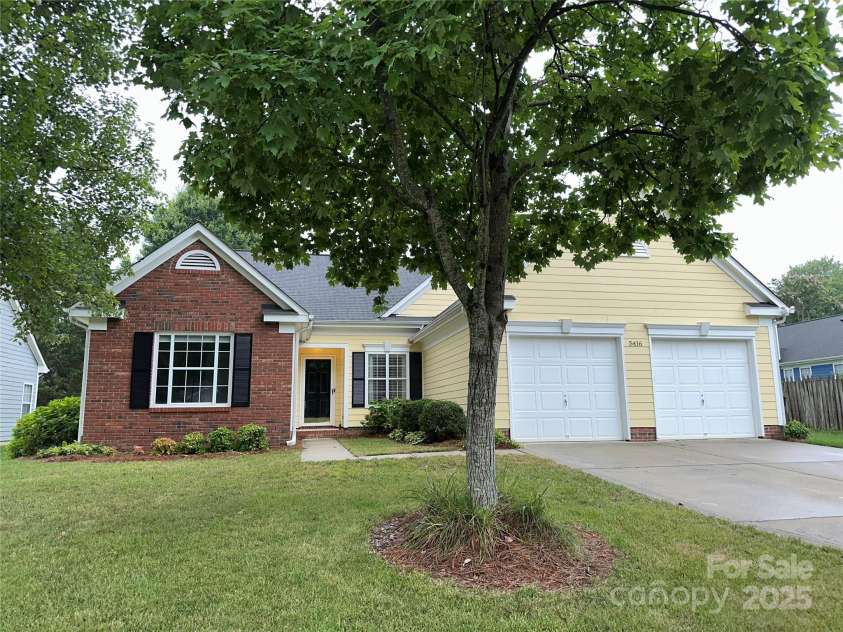 5416 Hedgecrest Place, Charlotte, NC 28269.  MLS# CAR4287168, YatesRealty ID 31760. Split Bedroom Design